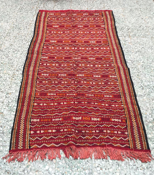 Kilim Moroccan Carpet - Dark Red Color-  tissé à la main(stitched by hands) - Tribal Design - 5'9